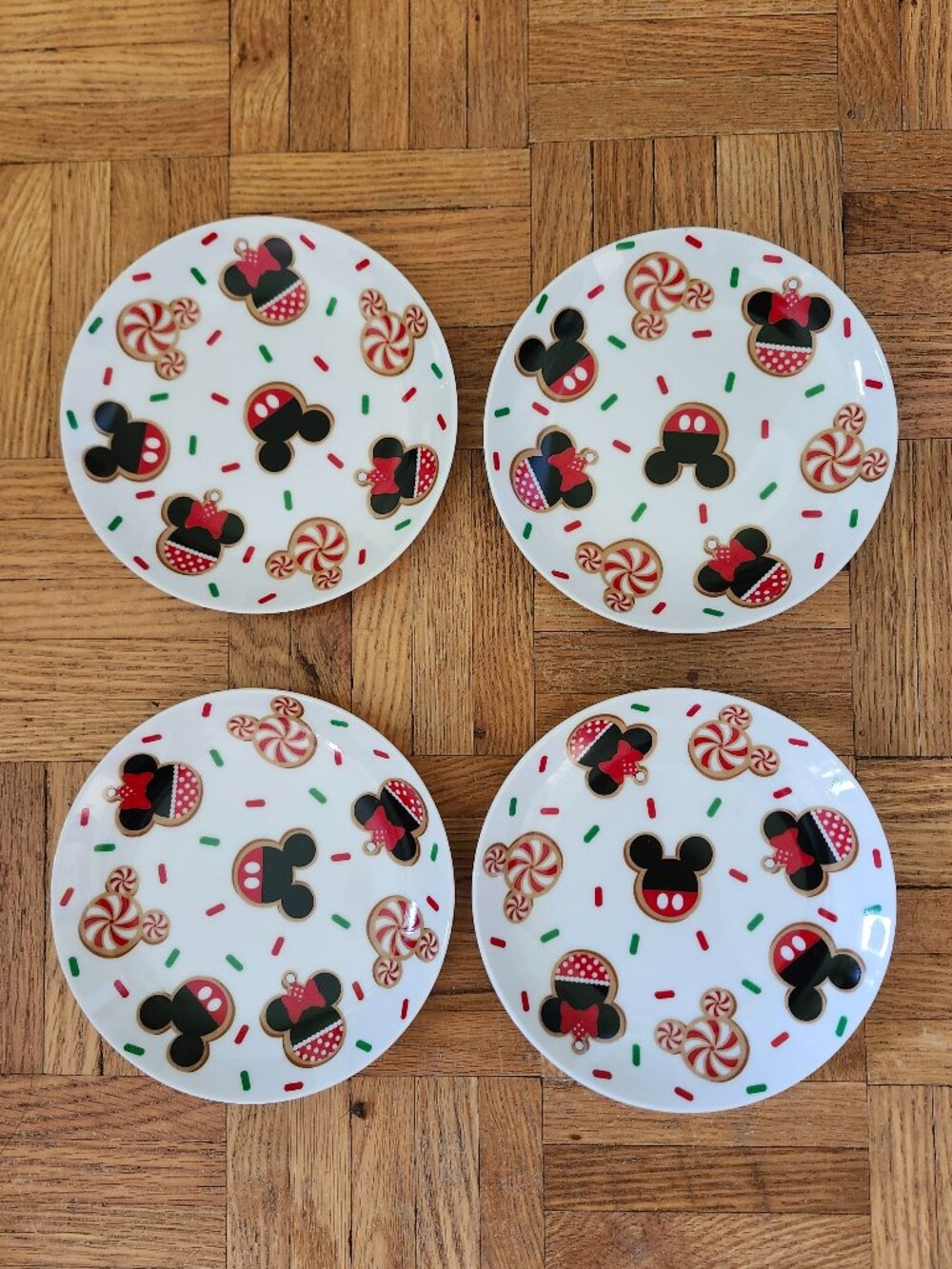 Set of 4 Disney Mickey & Minnie Mouse Gingerbread Appetizer Plates